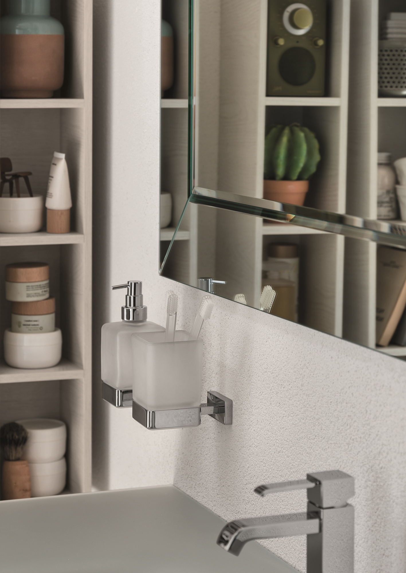 Мыльница INDA LEA A18110CR21 , настенная, цвет держателя хром, чашка матовое стекло